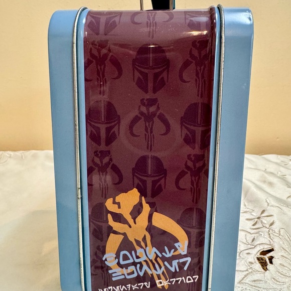 Star Wars THE MANDALORIAN LUNCH BOX - Picture 3 of 5